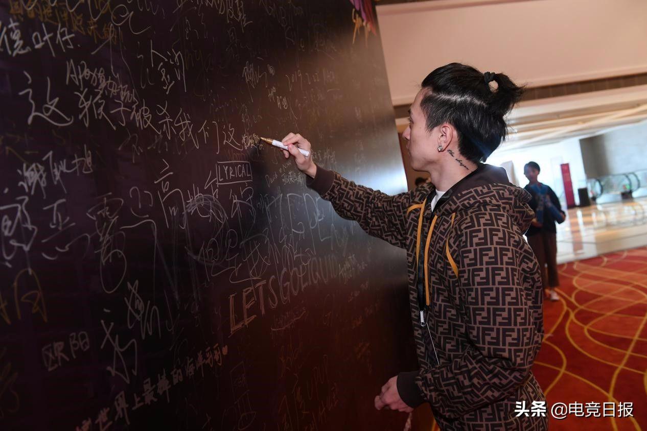 2025澳门正版精准免费大全,澳门正版精准免费大全，探索未来的预测与娱乐新纪元
